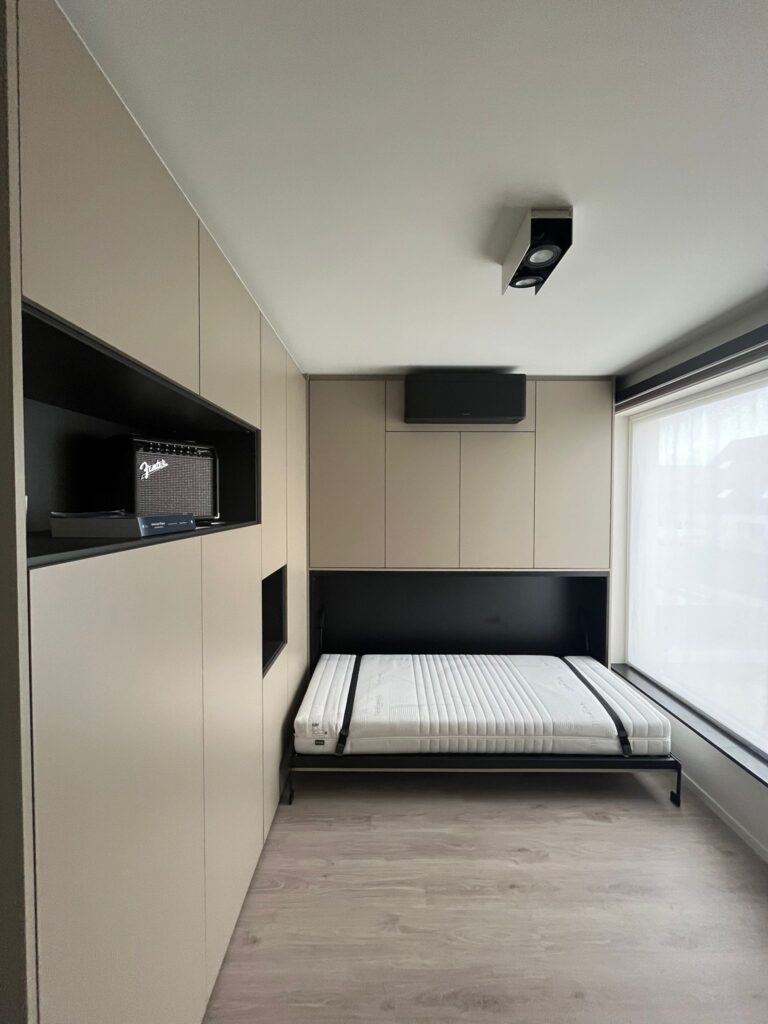 Boone opklapbed Selecta dicht in lichte tinten open stand